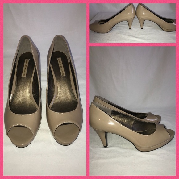 bandolino peep toe heels